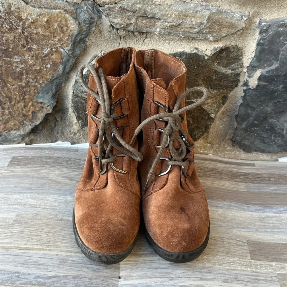 SOREL Kid's Joan of Arctic II Wedge Boot Suede Leather in Camel Tan Size 4